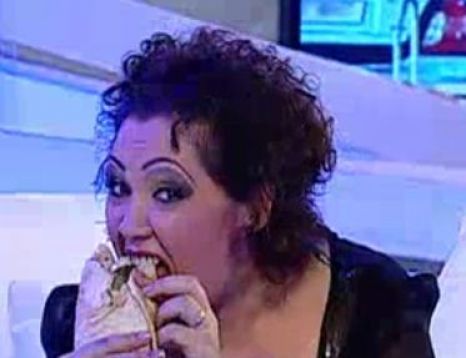 Dupa ce a slabit 20 de kilograme, Minodora a mancat shaorma- VIDEO