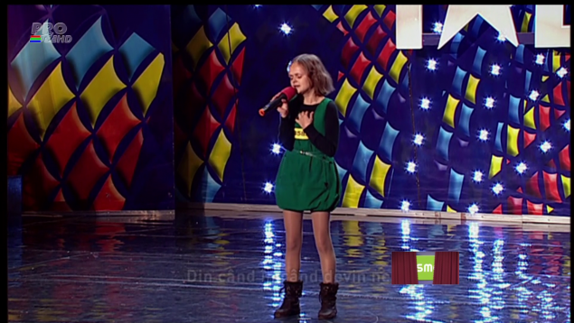 Sufera de nanism, dar a facut senzatie la Romanii au talent 2013. A ridicat toata sala in picioare!