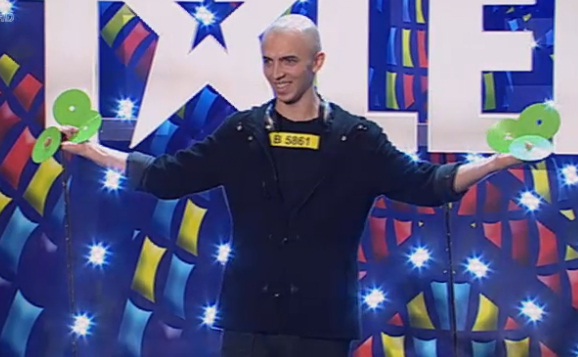 Romanii au talent 2013: Vezi cum a reusit sa impresioneze juriul si sa primeasca trei de DA cu un numar de magie unic in Romania!