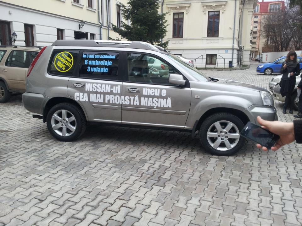 Protest inedit al unui roman exasperat: „Nissan-ul meu e cea mai proasta masina”