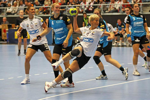 SOC la Valcea: pleaca 11 handbaliste, antrenorul Vestergaard are si el bagajele facute!