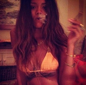 rihanna 3 (2) - Ziarul National