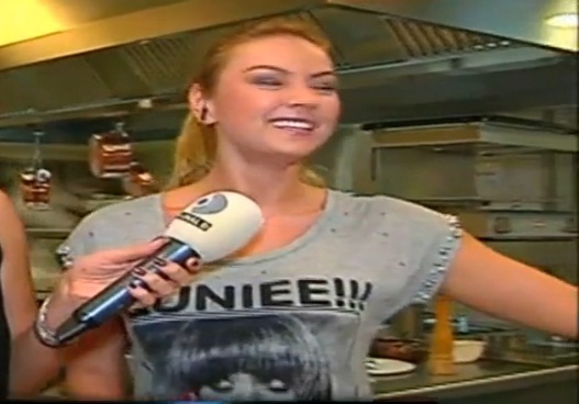 Roxana Ionescu nu se abtine de la shaorma, insa nu o mananca oricum! Vezi cum o prefera!
