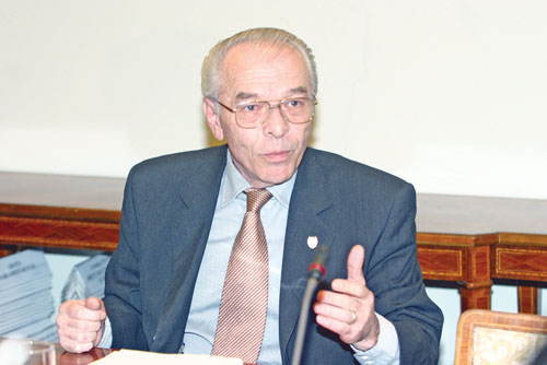 Nicolae Vacaroiu matura pe jos cu guvernantii: „Privatizarile, o rusine!”