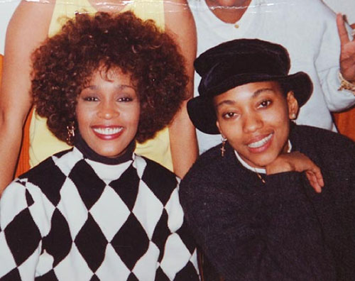 Mama lui Whitney Houston, infuriata pe iubita regretatei cantarete!