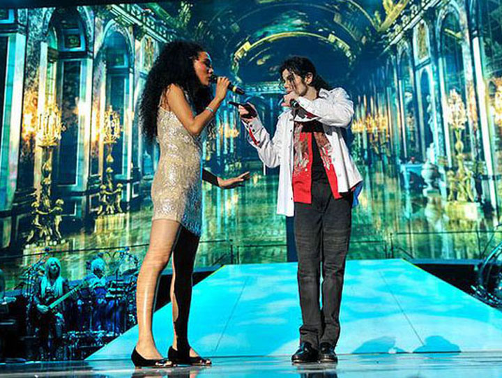 Bataie intre staruri pe protejata lui Michael Jackson