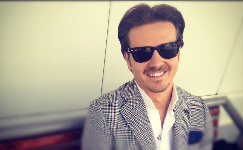 Mihai Petre a facut un gest foarte ROMANTIC! Si-a surprins admiratoarele intr-un mod INEDIT! (FOTO)