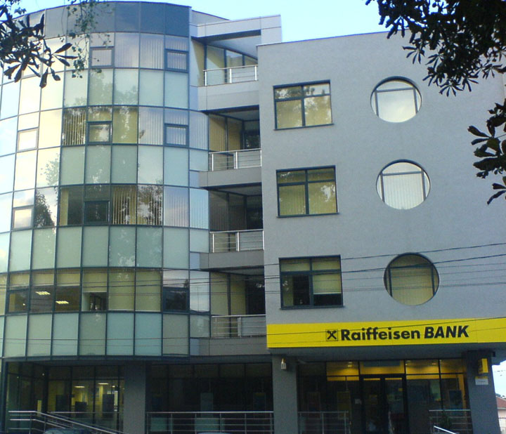 BCR si Raiffeisen risca pierderea finantarii de la bancile-mama