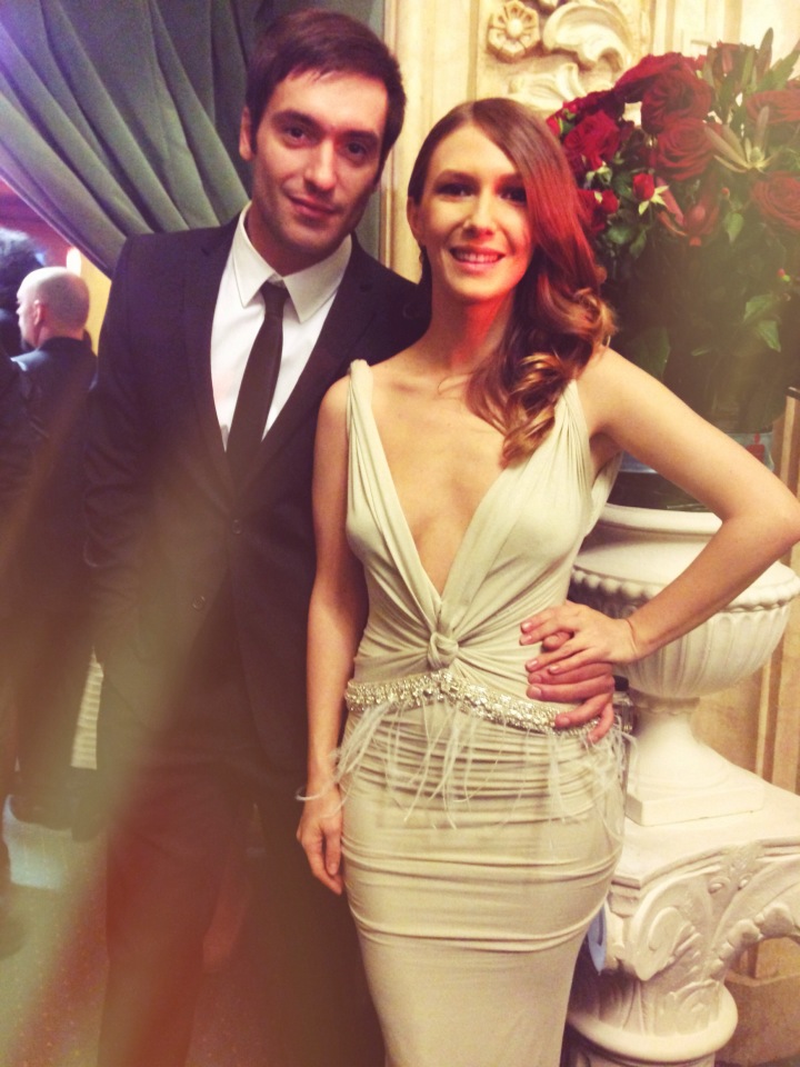 Adela Popescu, sexy si cu sanii la vedere, la decernarea premiilor Gopo! (FOTO)