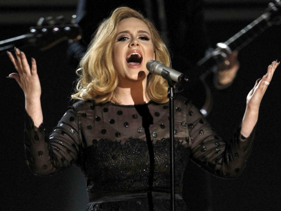 Cati bani cere Adele pe minut ca sa-ti cante la nunta