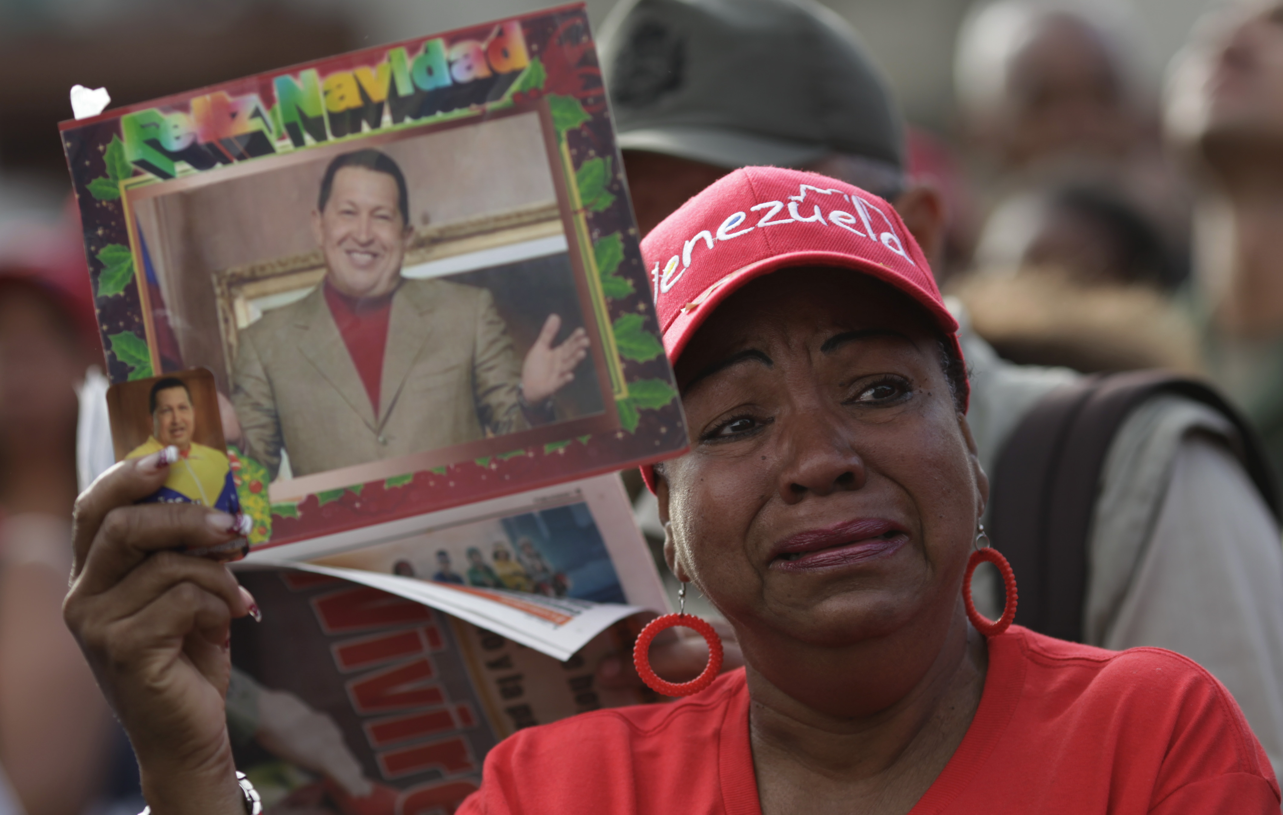 IMAGINI LIVE: Sicriul lui Hugo Chavez, depus la Academia Militara. Mii de oameni pe strazile din Caracas (VIDEO)