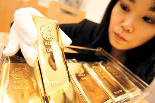 China poate cumpara tot aurul din lume cu valuta „pastrata” la chinezi