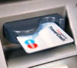 A vrut sa scoata niste bani de la bancomat, insa ce i-a dat aparatul l-a SOCAT!