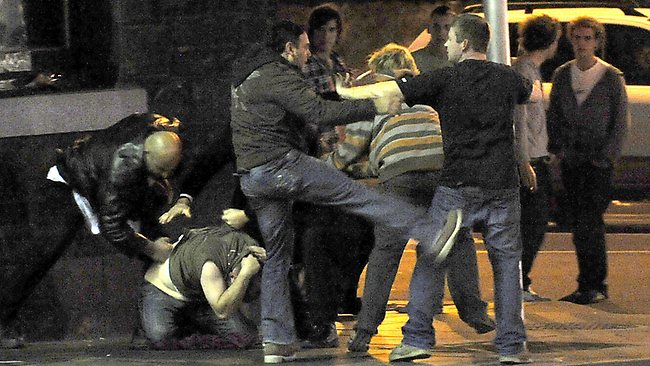 Razbunare crunta: I-a facut zdrente organele genitale! Imagini dure! (VIDEO)