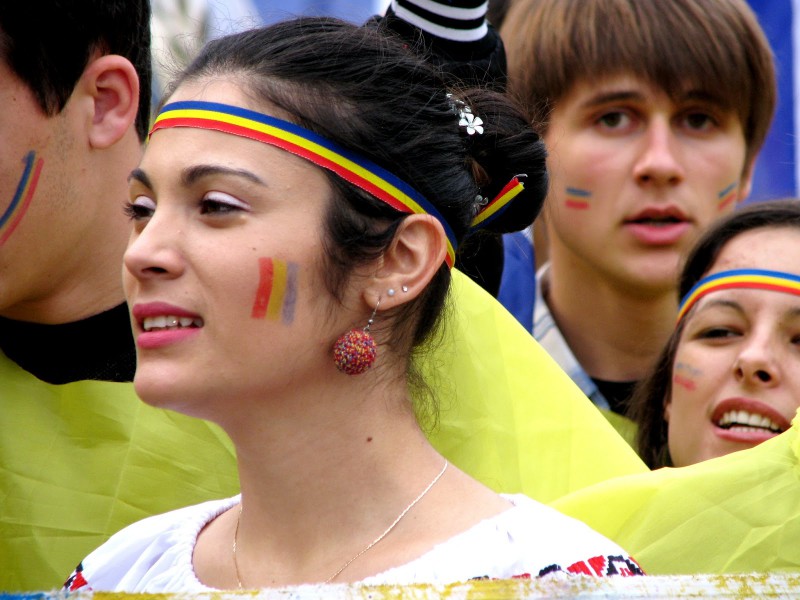 Elevi romani, agresati de colegii maghiari pentru ca si-au desenat  tricolorul pe maini si fata | Ziarul National