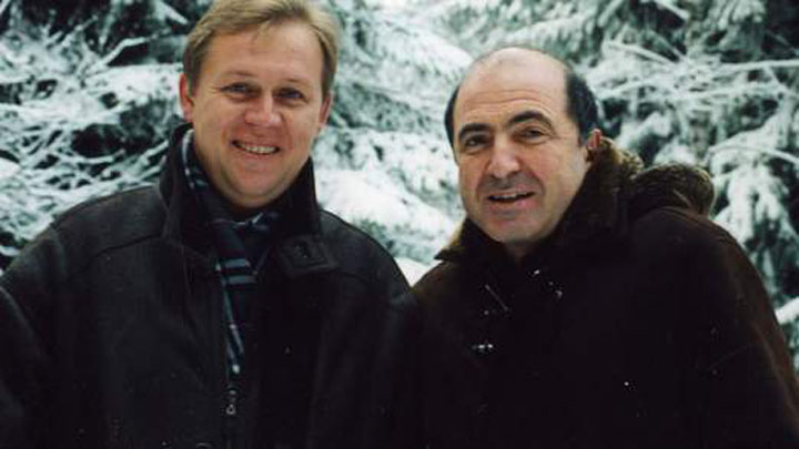 File photo og Russian ex-KGB agent Lugovoy and millionaire Berezovsky posing for a picture in Dombay - Ziarul National