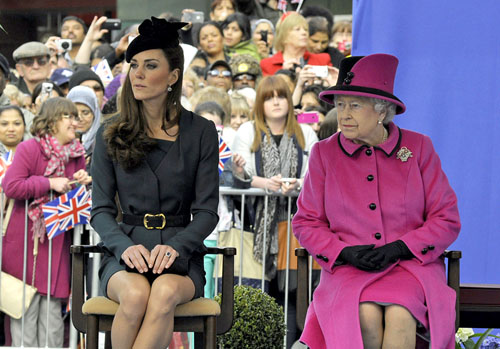 Palatul Buckingham a luat FOC. Kate si regina Elisabeta au ajuns sa se bata pentru ASTA!