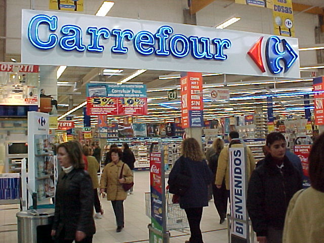 Carrefour face angajari! Vezi daca te califici!