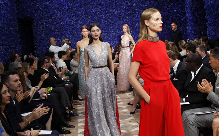 DEFILE DE MODE DIOR HAUTE COUTURE AUTOMNE HIVER 2012/2013 - Ziarul National