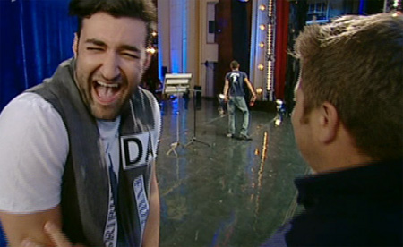Cel mai penibil moment la Romanii au talent 2013! Smiley a cazut de atata ras!