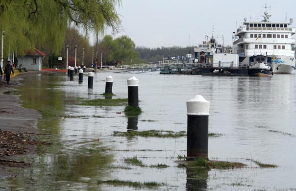 Scapam de zapada, vin inundatiile! A fost emis deja cod galben!