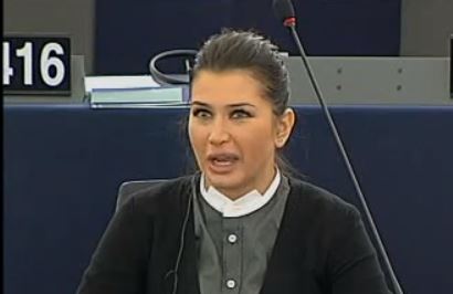 Elena Basescu musca! Filmuletul a devenit viral! (VIDEO)