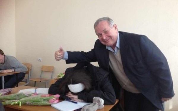 Ce a facut un profesor cu eleva care dormea la ore! Colegii fetei au ras cu lacrimi! (FOTO)