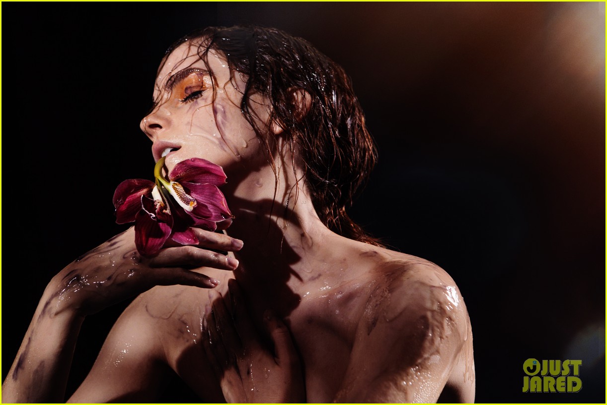 Emma Watson, actrita din Harry Potter, a pozat topless! (FOTO, VIDEO)