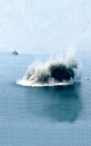 Navy ships guard while sea mine is destroyed at Irben Strait in Baltic sea - Ziarul National