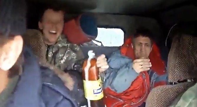 Unii fac „Harlem Shake” fara sa stie! Video de COMA!
