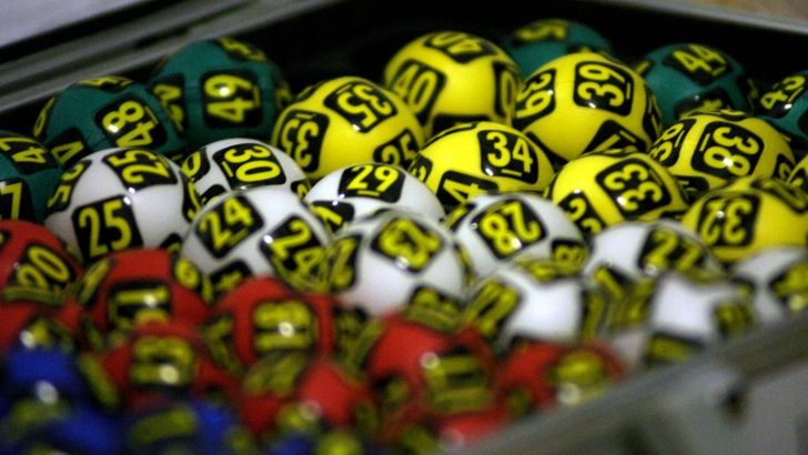 Cel mai norocos om! A castigat de DOUA ori marele premiu de 1 MILION de dolari la LOTO!