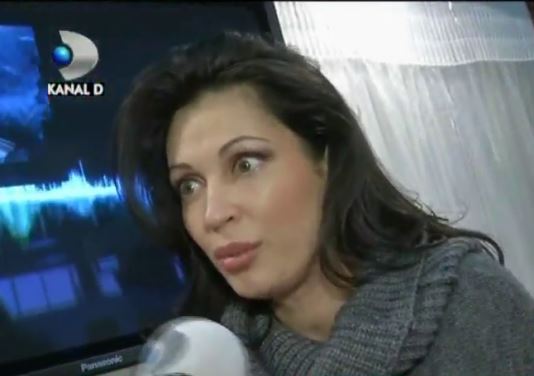 Uite cum o rasfata Zsolt pe Nicoleta Luciu!