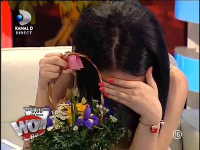Cat de romantic e Stefan Stan! I-a trimis flori Andreei de 8 Martie! In direct la tv!
