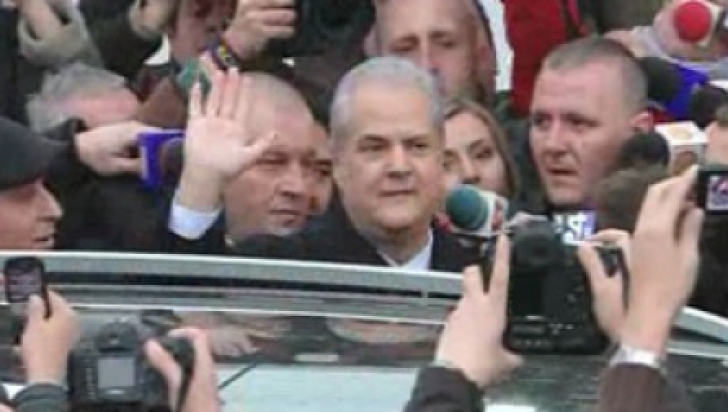 Imediat ce a fost eliberat, Adrian Nastase a fost dus la spital