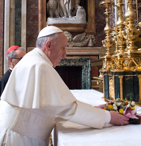 Moment istoric: FUM ALB la VATICAN! A fost ales noul PAPA! IMAGINI LIVE