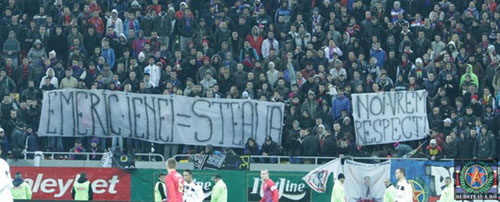 Inaintea meciului cu Chelsea, Peluza Sud reia atacurile la adresa lui Gigi