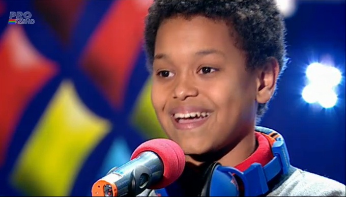 DEMENTIAL! Pustiul asta a lasat juriul de la Romanii au talent 2013 cu gura cascata!