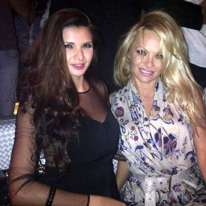 Ce fac Ramona Gabor si noua ei prietena, Pamela Anderson, in Dubai!
