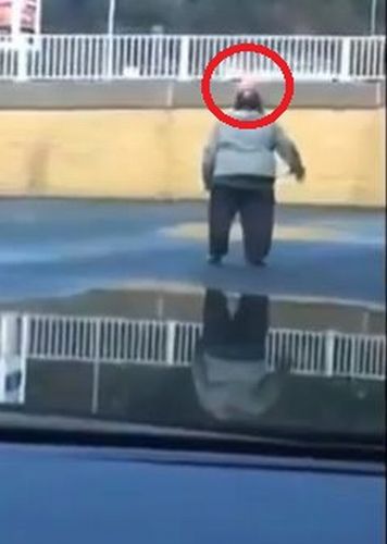 VIDEO colosal: A ajuns vedeta pe Internet, dupa ce a facut schemele astea cu o minge!