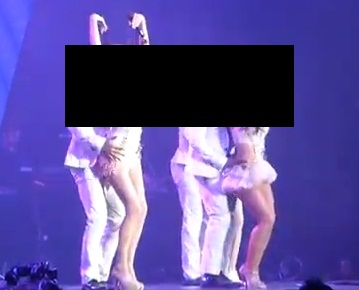 S-au dezlantuit si si-au aratat sanii si fundul! Imagini HOT cu fete cunoscute din showbiz! (VIDEO)