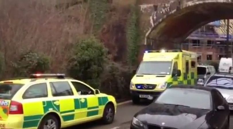 TRAGEDIE: O mama si-a luat in brate baietelul si s-a aruncat cu el in fata trenului! (VIDEO)