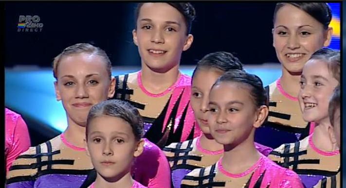 Au umplut scena de energie! Copiii de la Gimnis au facut spectacol la “Romanii au talent”
