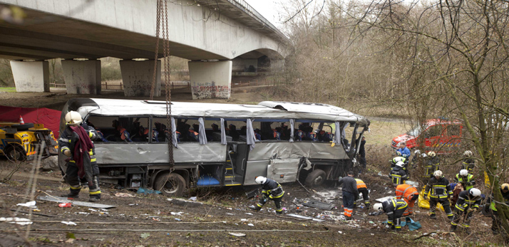 Accident ingrozitor in Belgia! Cinci morti dupa ce un autocar a cazut in gol de pe un pod! Victimele sunt din Estul Europei