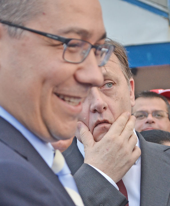 Sarbatoritul Ponta, urare pentru Crin care „isi schimba culoarea din alb in negru”