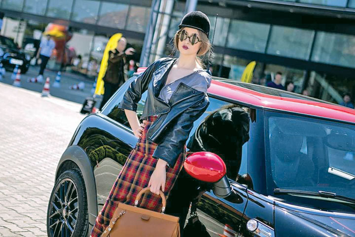 Iulia minicooper - Ziarul National