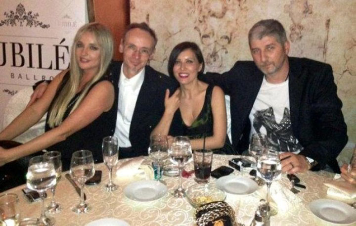 Mihai Albu imbratisat cu Tania Budi