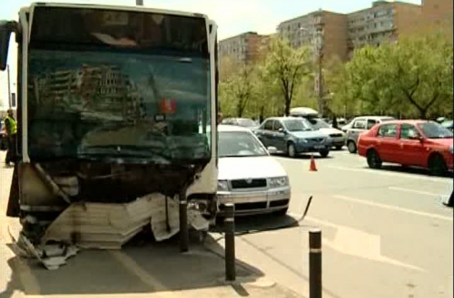 TRAGEDIE in Bucuresti: Un sofer de autobuz a facut preinfarct la volan!
