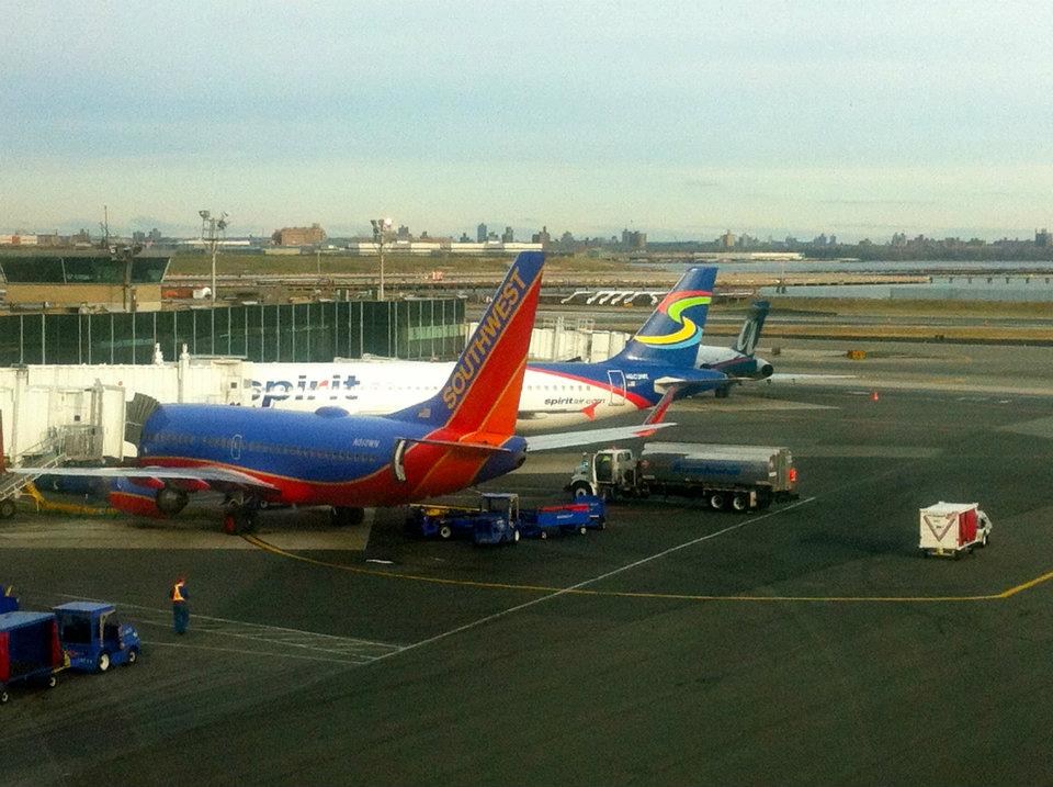 Alerta in SUA la cateva ore de la masacrul din Boston: Aeroport evacuat din cauza unui pachet suspect!
