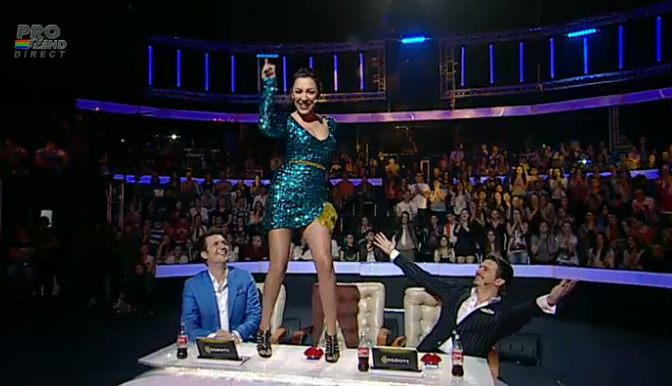 Andra le-a pus poalele in cap lui Andi Moisescu si Mihai Petre la „Romanii au Talent 2013”