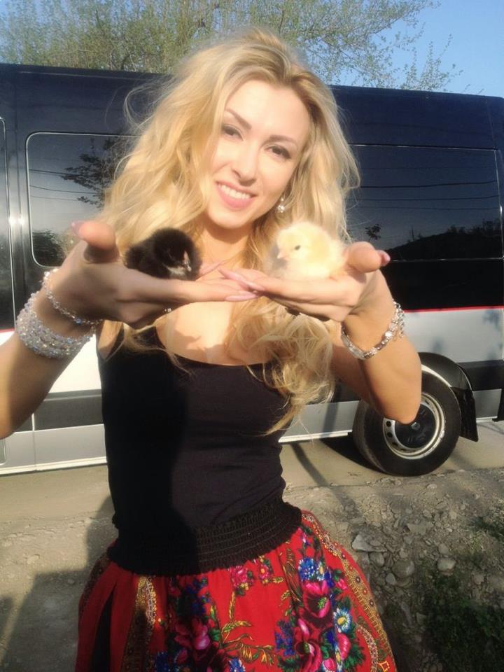 Andreea Balan a fost la tara, la bunici. Cu cine s-a intalnit! (FOTO)
